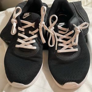 NIKE Women's Tanjun Zero Shoes